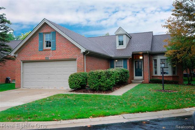 1227 Valley Circle, Rochester Hills, MI 48309