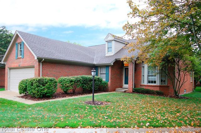 1227 Valley Circle, Rochester Hills, MI 48309