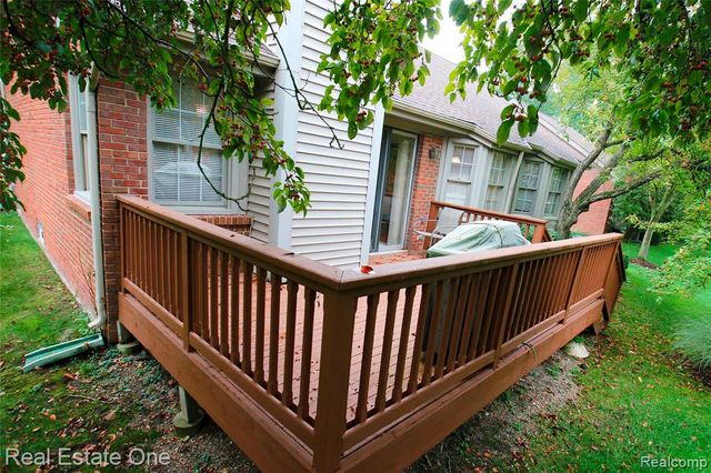 1227 Valley Circle, Rochester Hills, MI 48309