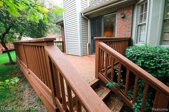 1227 Valley Circle, Rochester Hills, MI 48309