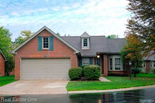 1227 Valley Circle, Rochester Hills, MI 48309