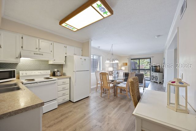 40 Folly Field Rd Apt E24, Hilton Head Island, SC 29928