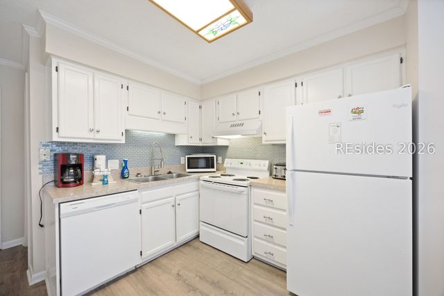 40 Folly Field Rd Apt E24, Hilton Head Island, SC 29928