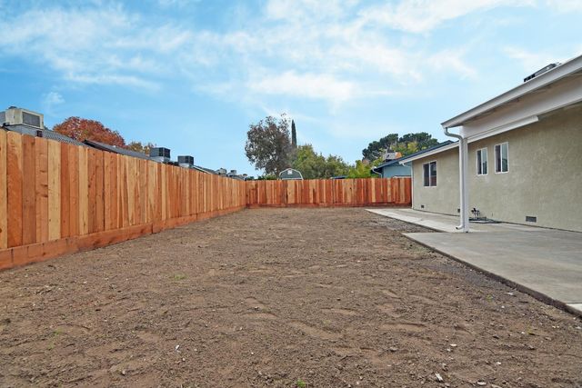 2065 Cody Ct, Turlock, CA 95380