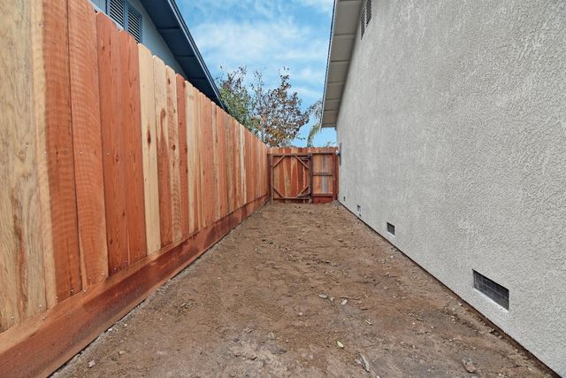 2065 Cody Ct, Turlock, CA 95380