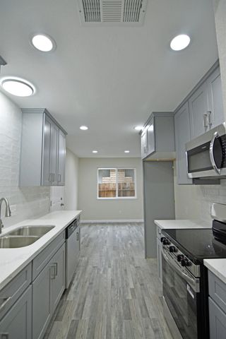 2065 Cody Ct, Turlock, CA 95380