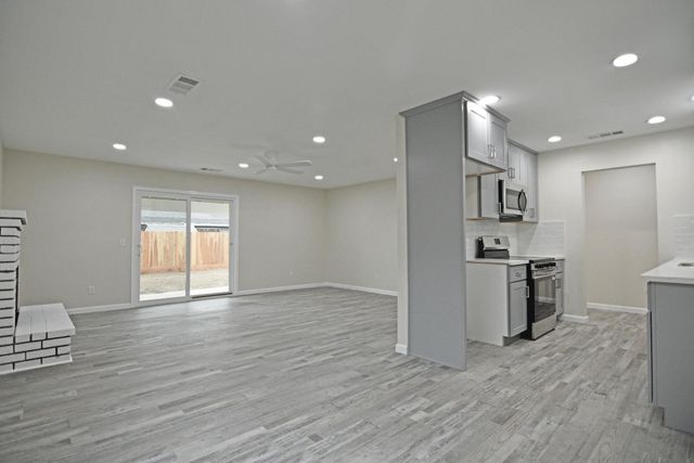 2065 Cody Ct, Turlock, CA 95380