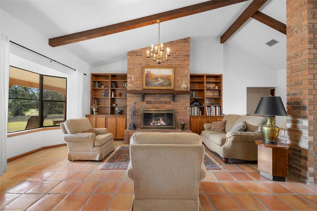 179 Stiewert LN, Paige, TX 78659