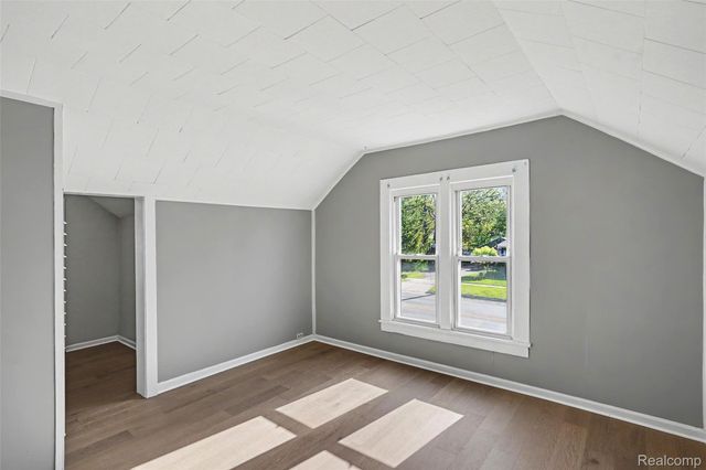 512 S Broad Street, Holly Village, MI 48442