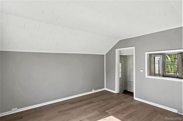 512 S Broad Street, Holly Village, MI 48442