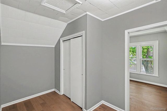 512 S Broad Street, Holly Village, MI 48442