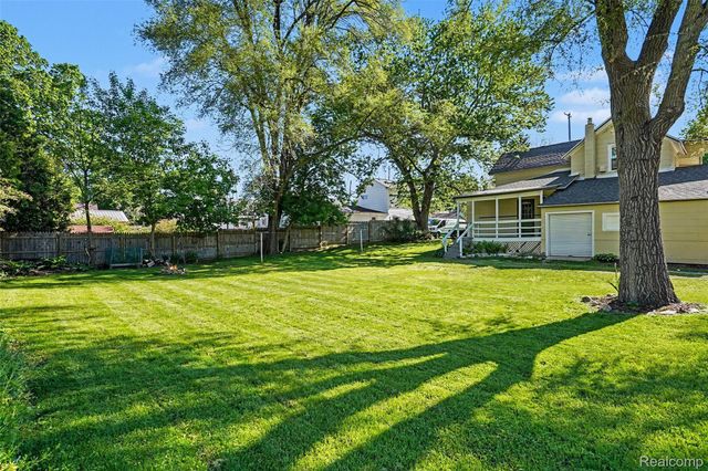 512 S Broad Street, Holly Village, MI 48442