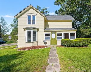 512 S Broad Street, Holly Village, MI 48442