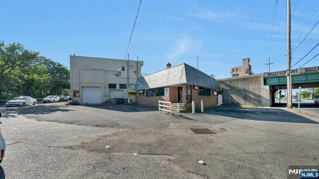 800 Grand Avenue, Ridgefield, NJ 07657