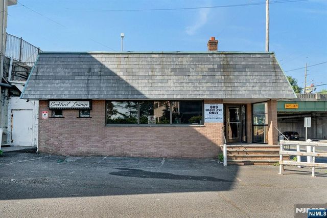 800 Grand Avenue, Ridgefield, NJ 07657