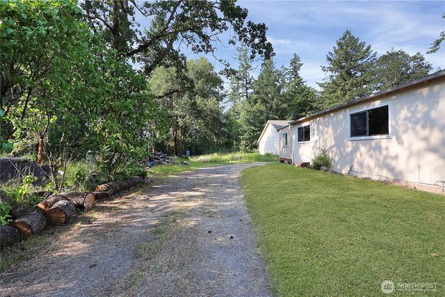 514 Huggins Greig Road S, Roy, WA 98580