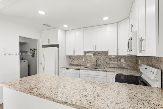 13745 SW 84th St A, Miami, FL 33183