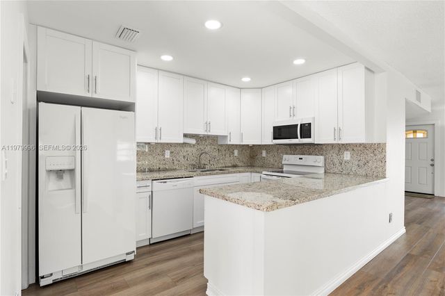 13745 SW 84th St A, Miami, FL 33183