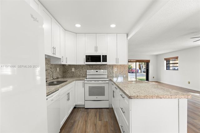 13745 SW 84th St A, Miami, FL 33183