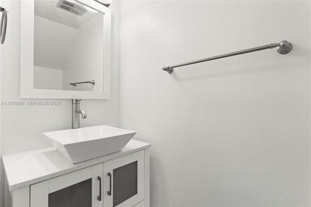 13745 SW 84th St A, Miami, FL 33183