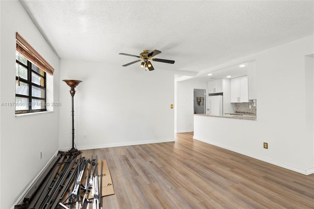 13745 SW 84th St A, Miami, FL 33183