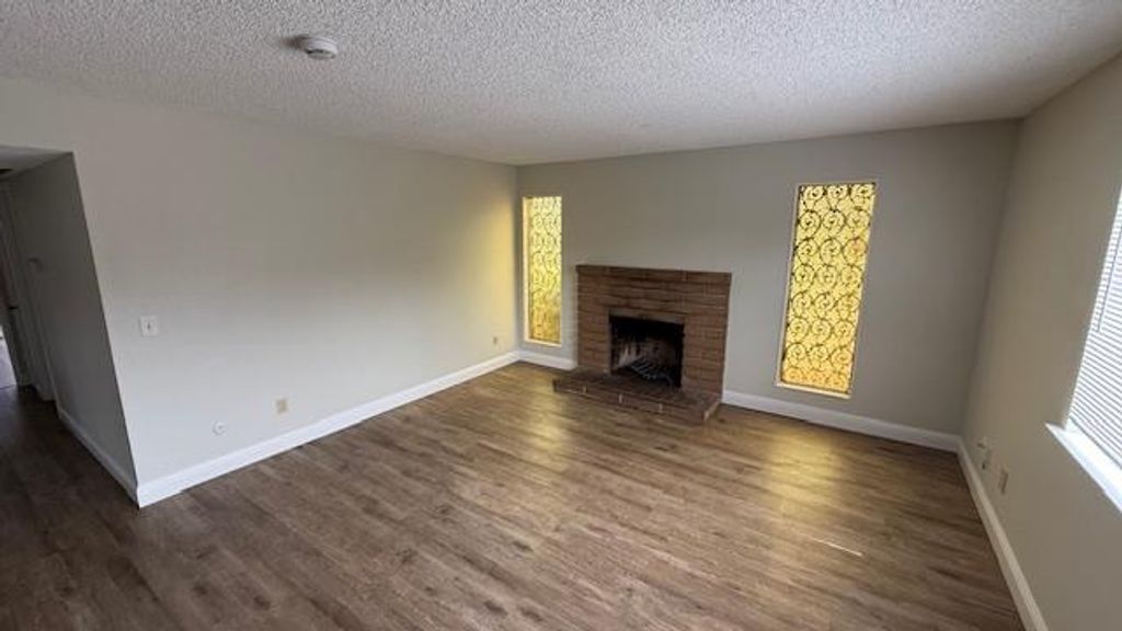 Image 3 of property listing at 4517 N Sharon Avenue # 101, Fresno, CA 93726