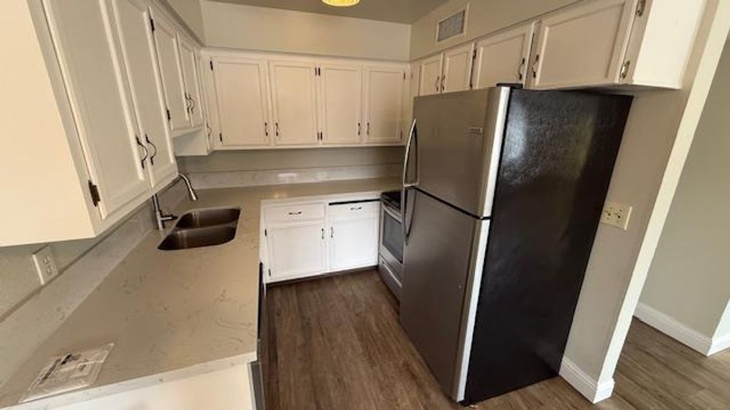 Image 4 of property listing at 4517 N Sharon Avenue # 101, Fresno, CA 93726