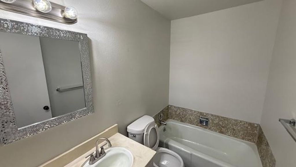 Image 7 of property listing at 4517 N Sharon Avenue # 101, Fresno, CA 93726
