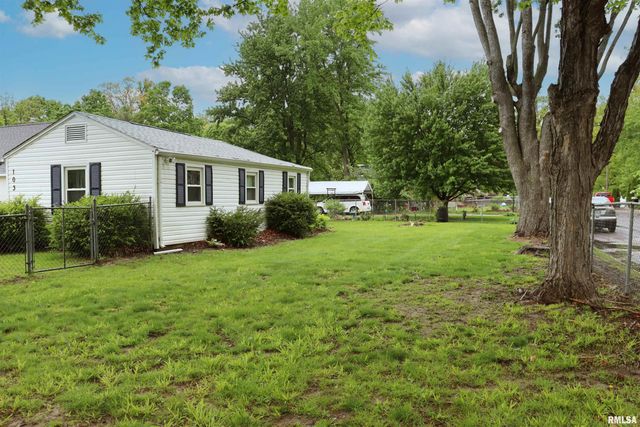 103 N SCHOOL Court, East Peoria, IL 61611