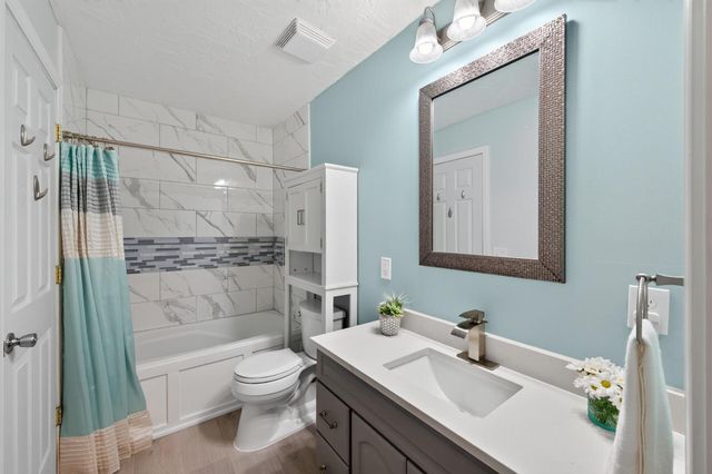 14034 Heywood Path, Apple Valley, MN 55124