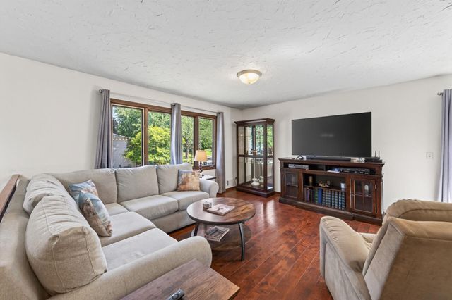 14034 Heywood Path, Apple Valley, MN 55124