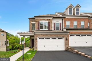 6409 BEATLES LN #8, Alexandria, VA 22310