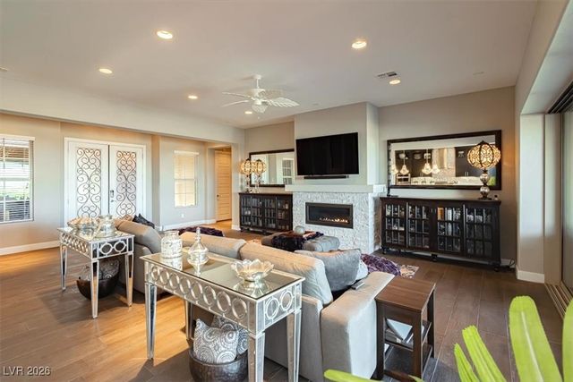 32 Olympia Chase Drive, Las Vegas, NV 89141