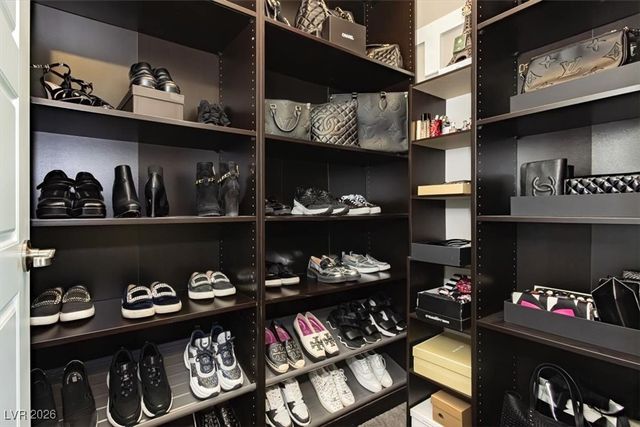 32 Olympia Chase Drive, Las Vegas, NV 89141