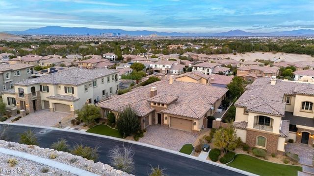 32 Olympia Chase Drive, Las Vegas, NV 89141