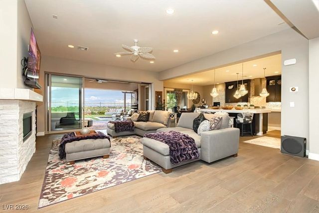 32 Olympia Chase Drive, Las Vegas, NV 89141