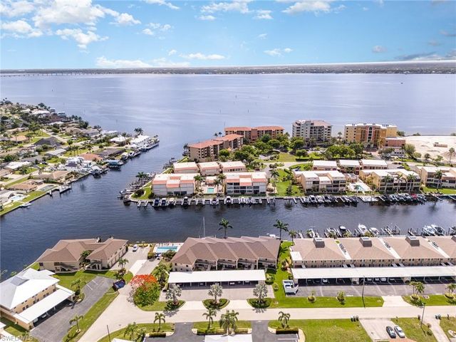 4005 SE 19th PL 1, Cape Coral, FL 33904