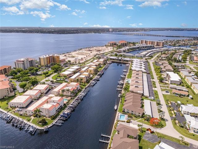 4005 SE 19th PL 1, Cape Coral, FL 33904
