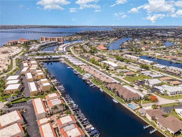 4005 SE 19th PL 1, Cape Coral, FL 33904