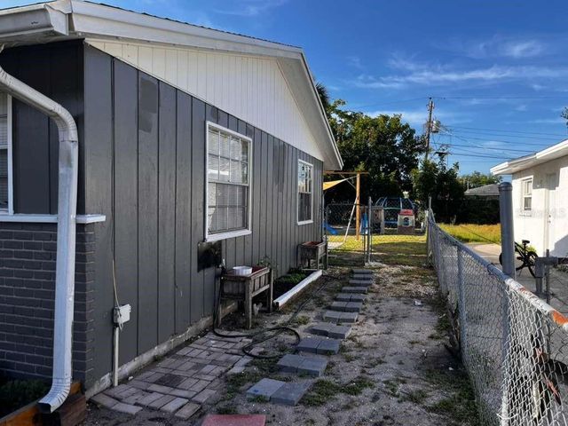 2804 52ND AVENUE DRIVE W, Bradenton, FL 34207