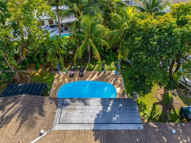 8200 SW 164th St, Palmetto Bay, FL 33157