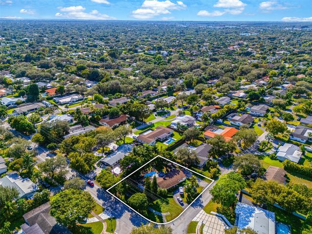 8200 SW 164th St, Palmetto Bay, FL 33157