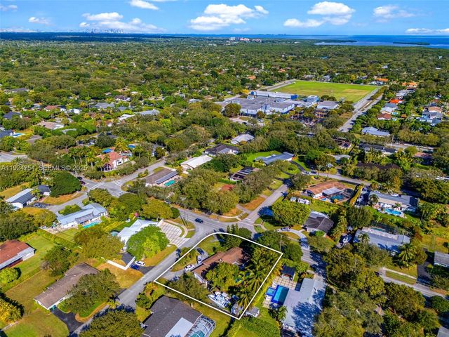 8200 SW 164th St, Palmetto Bay, FL 33157