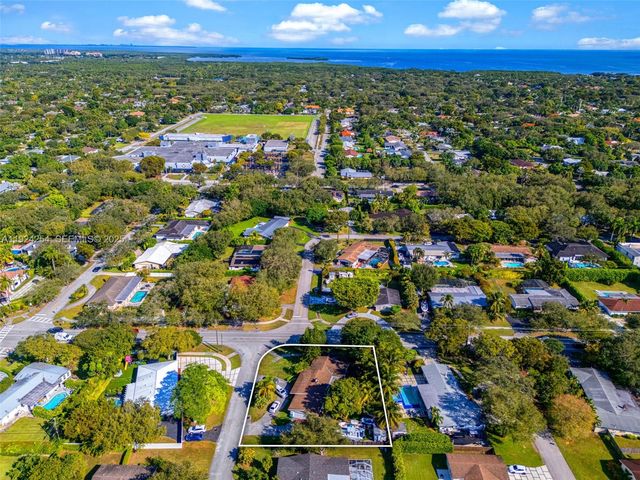 8200 SW 164th St, Palmetto Bay, FL 33157