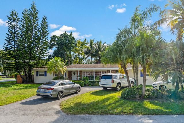 8200 SW 164th St, Palmetto Bay, FL 33157