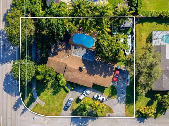 8200 SW 164th St, Palmetto Bay, FL 33157