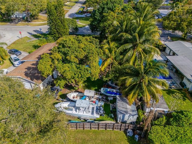 8200 SW 164th St, Palmetto Bay, FL 33157