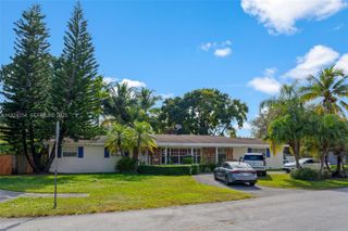 8200 SW 164th St, Palmetto Bay, FL 33157