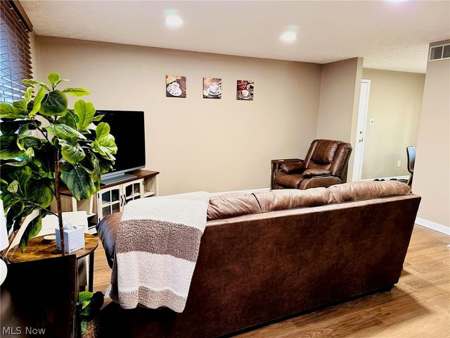 7666 Micawber, Warren, OH 44484