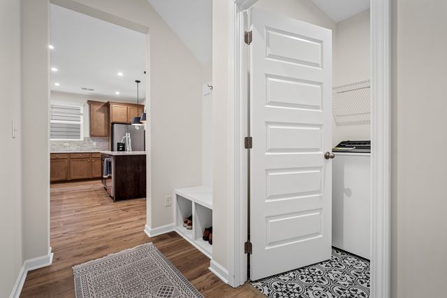 1016 Lionheart Dr, Hermitage, TN 37076